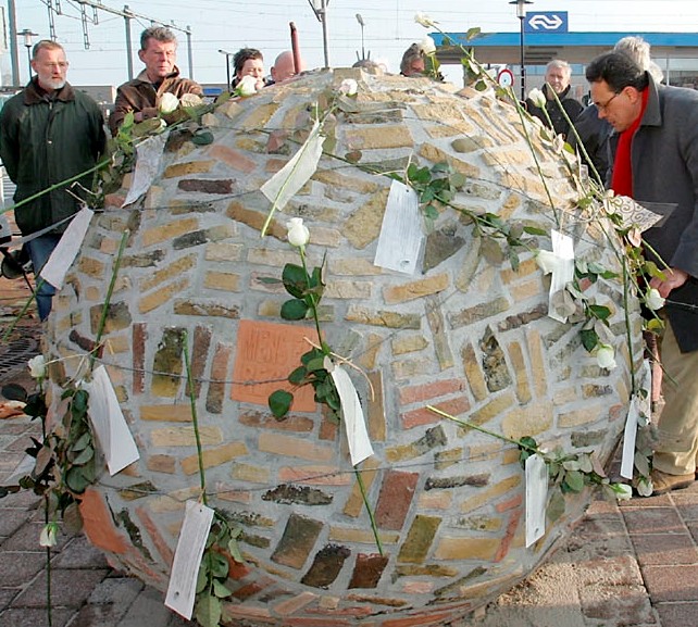 mensenrechten monument 3